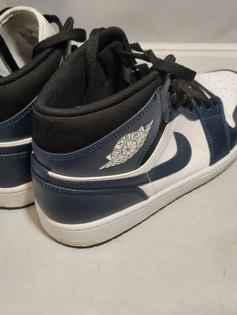 Nike AIR JORDAN 1 Mid SE Mens Basketball Shoe Size 12 navy and white